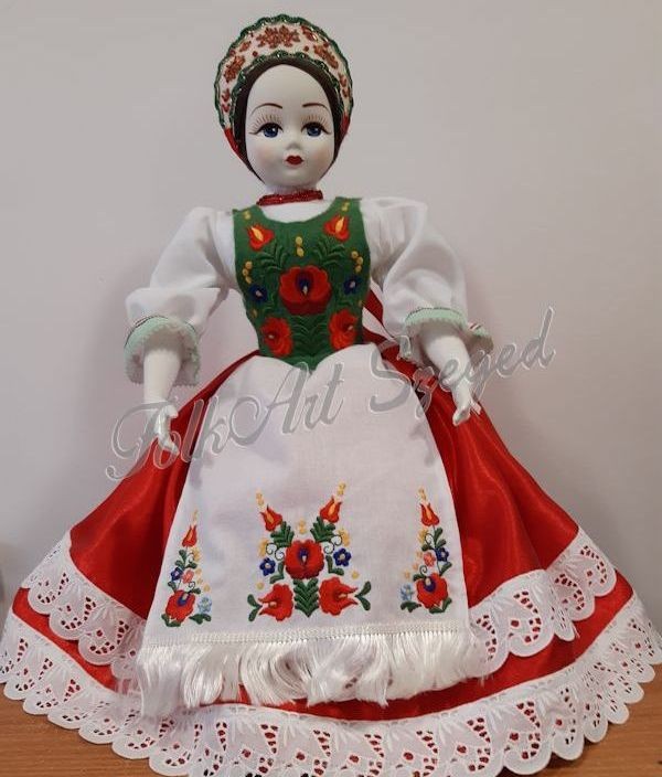 88.  Porcelán baba, magyaros öltözetben, 50 cm