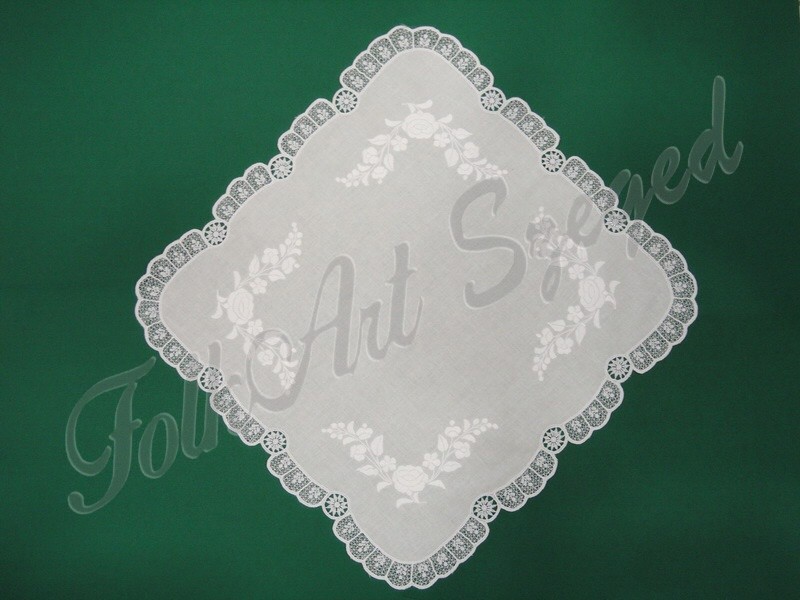 360. Kalocsai terítő fehér hímzéssel, rishelt széllel, 50 x 50 cm