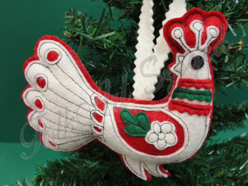 608. Karácsonyi, filc szűrrátétes fenyődísz, páva, fehér, 12 cm