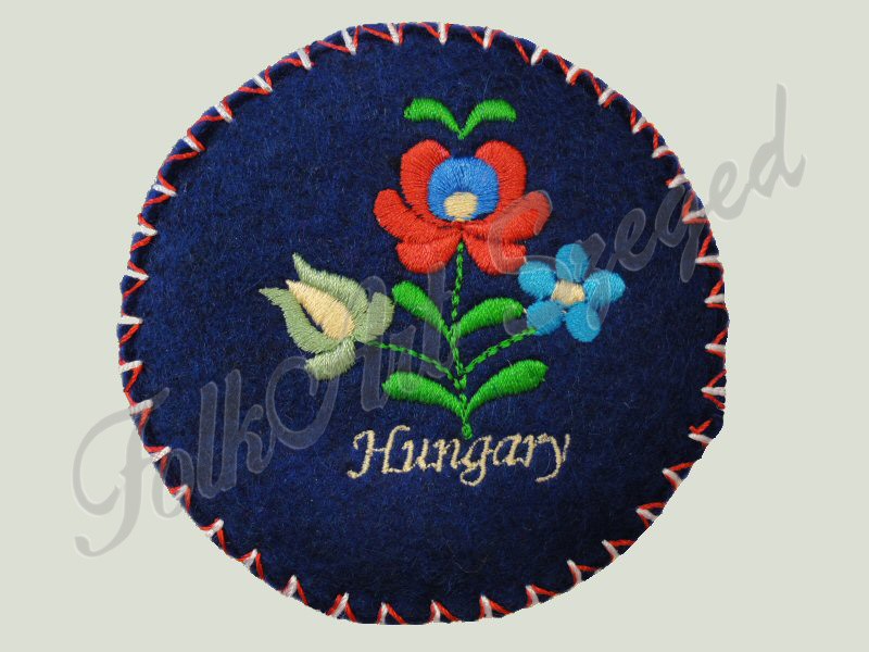 701. Hímzett, filc doboz matyó mintával, "Hungary" felirattal, kék, kerek, 10 cm