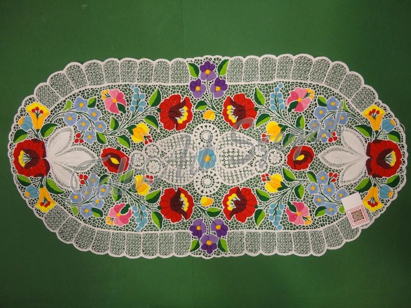 241. Kalocsai, rishelt szélű futó, színes virágos, ovál, 35 x 70 cm